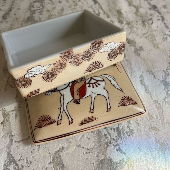 Japanese Porcelain Ware trinket box Warrior Horse - Picture 4 of 11